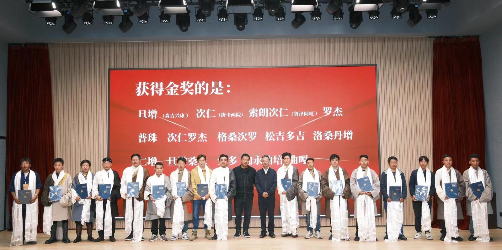 首屆“工巧杯”西藏自治區工藝美術行業中青年技能人才技藝大賽中作品（薩迦五祖）獲得金獎杯